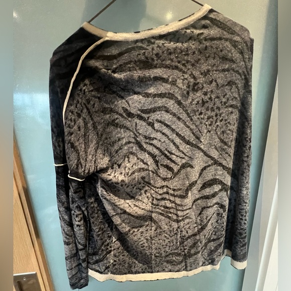 Kokun long sleeve shirt animal print size medium/large - Picture 4 of 4